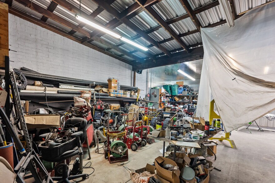 More Photos Of 4204 W Burbank Blvd, Burbank General Retail For Sale