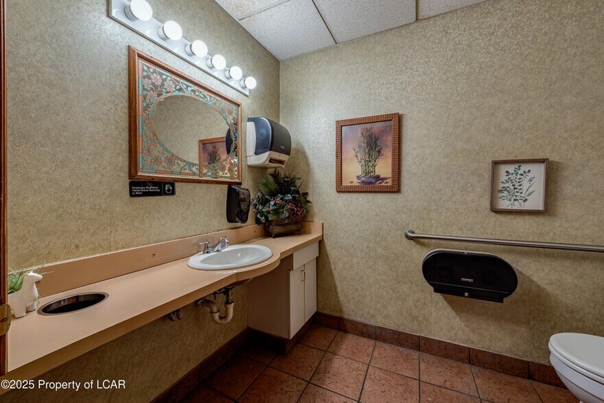 More Photos Of 1190 Sans Souci Pky, Hanover Township Restaurant For Sale