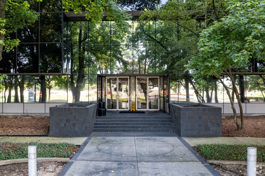 More Photos Of 15425 North Fwy, Houston Office For Lease