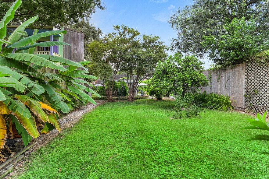 More Photos Of 2111 Dauphine St, New Orleans Hotel For Sale