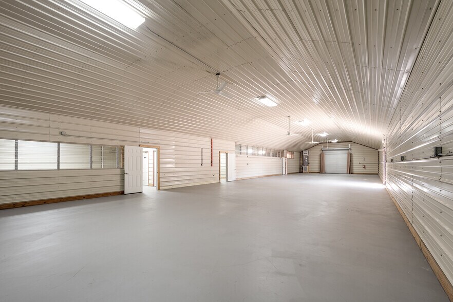 More Photos Of 21040 Loop 494, New Caney Warehouse For Lease