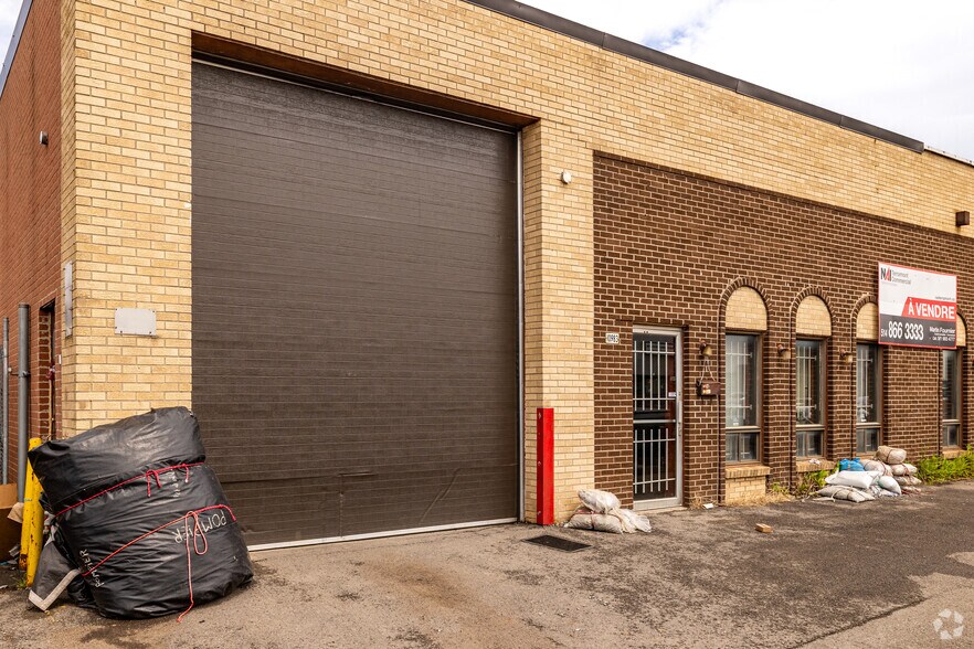 More Photos Of 10983 Rue Jean-Massé, Montréal Service For Sale