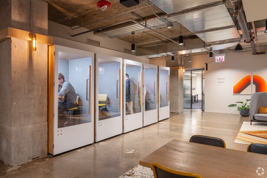 More Photos Of 311 W Monroe St, Chicago Coworking Space