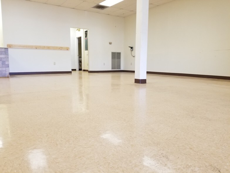 More Photos Of 120 Stafford St, Worcester Storefront Retail Office For Lease