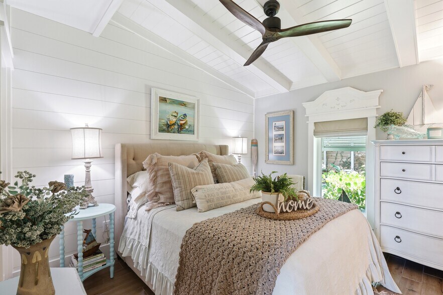 More Photos Of 840 Myrtle Ter, Naples Freestanding For Sale