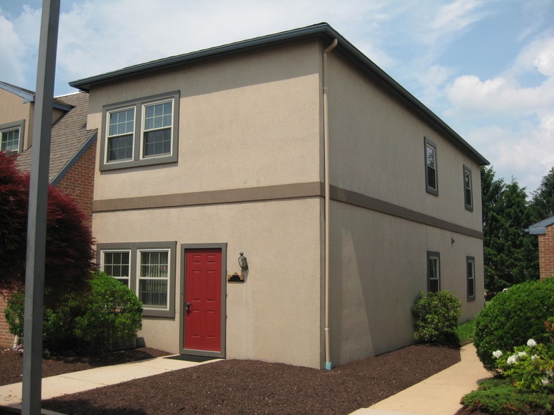 More Photos Of 11-31 Turner Ln, West Chester Medical For Lease