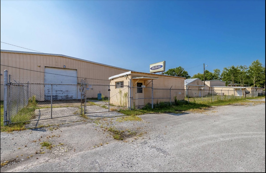 More Photos Of 1318 Underwood St, Dalton Warehouse For Sale
