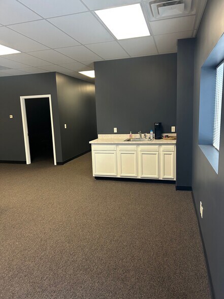 More Photos Of 3862 Race Rd, Cincinnati Light Manufacturing For Lease