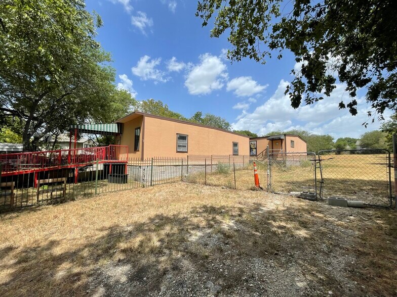 More Photos Of 4168 Stahl Rd, San Antonio General Retail For Sale