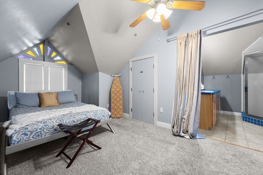 More Photos Of 221 SE 7th St, Gainesville Hospitality For Sale