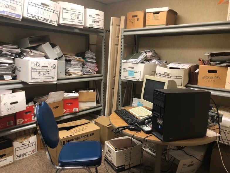 More Photos Of 18735 Ecorse Rd, Allen Park Office For Lease