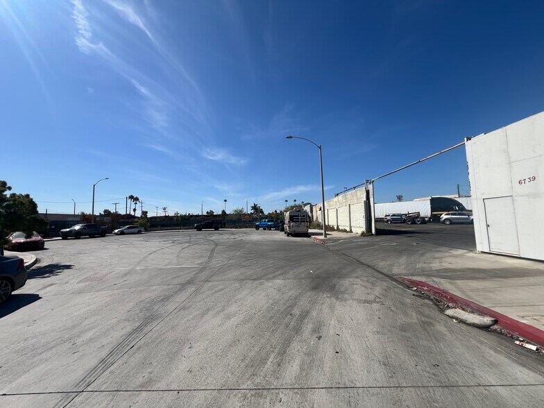More Photos Of 6725 S Victoria Ave, Los Angeles Land For Lease