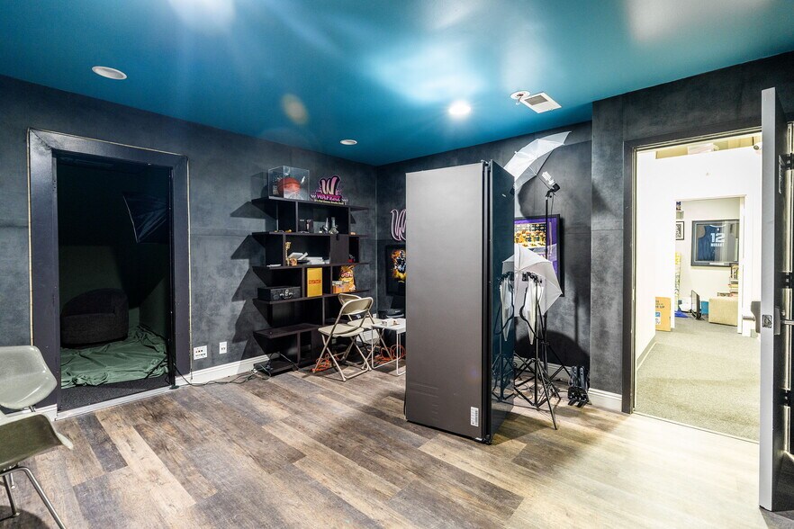 More Photos Of 723-727 N Fairfax Ave, Los Angeles General Retail For Lease