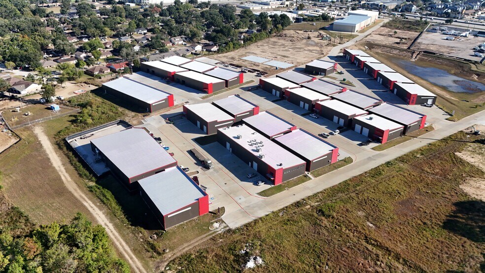 More Photos Of 16313 North Fwy, Houston Distribution For Lease