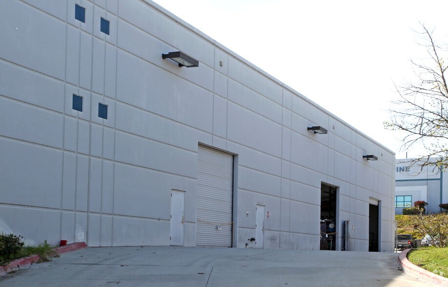 More Photos Of 939 S Andreasen Dr, Escondido Warehouse For Lease
