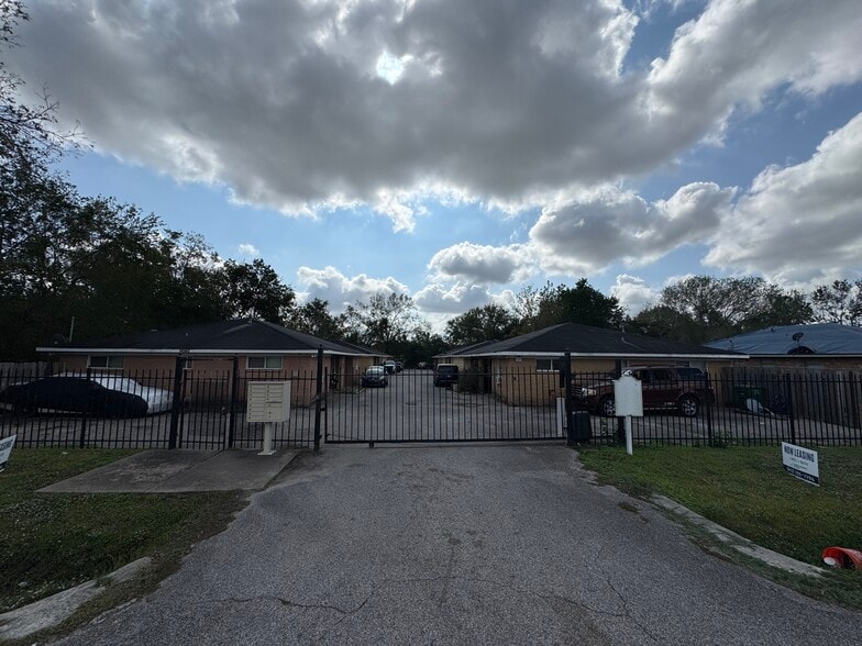 Primary Photo Of , Houston Multifamily For Sale