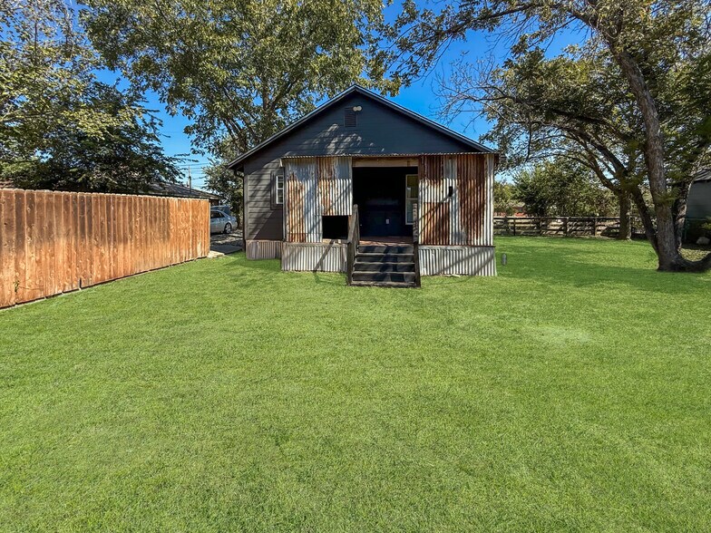 More Photos Of 703 E Main St, Little River Academy Flex For Sale