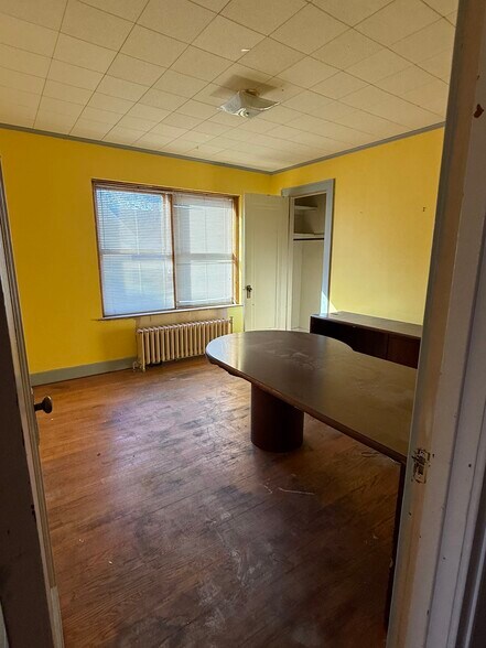 More Photos Of 224 E Rensselaer St, Bucyrus General Retail For Sale