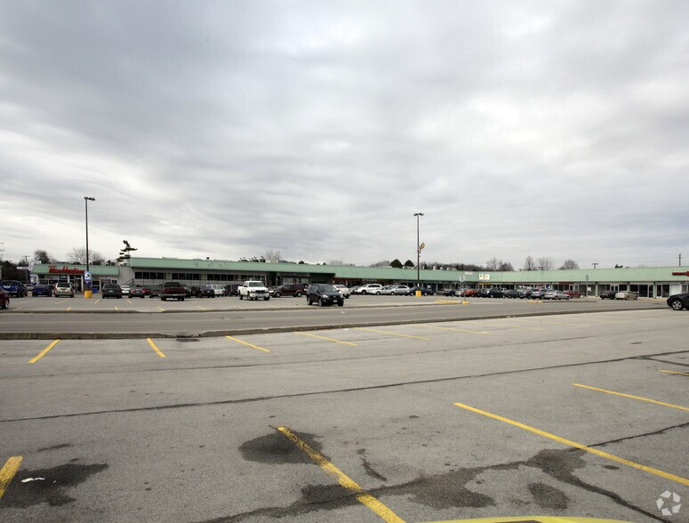 More Photos Of 5353-5381 Lakeshore Rd, Burlington General Retail For Lease