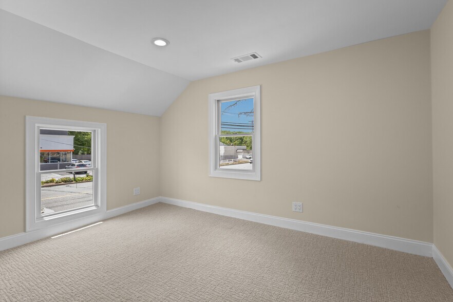 More Photos Of 2695 Hartford Ave, Johnston Office For Lease