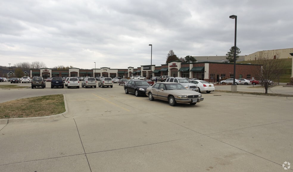 More Photos Of 2839 86th St, Urbandale Unknown For Lease