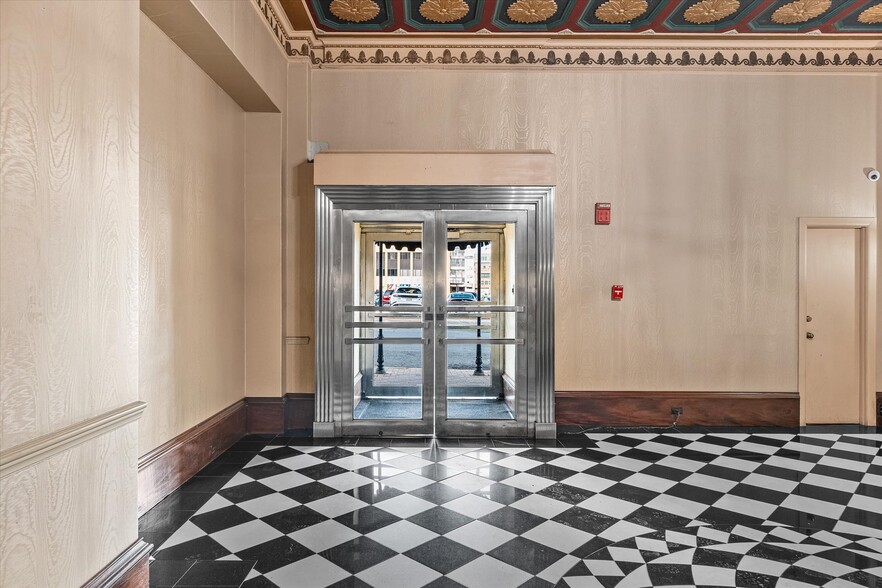 More Photos Of 610 Marshall St, Shreveport Office For Sale