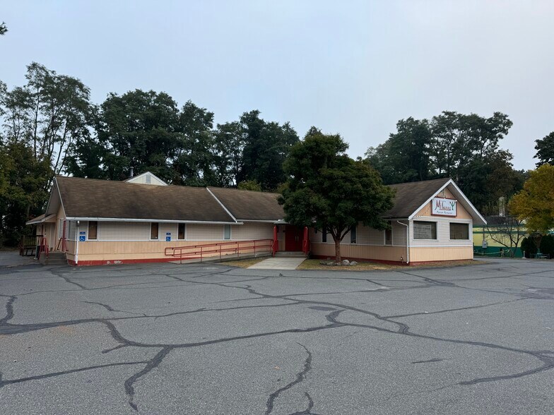 More Photos Of 48 Russell St, Hadley Restaurant For Lease