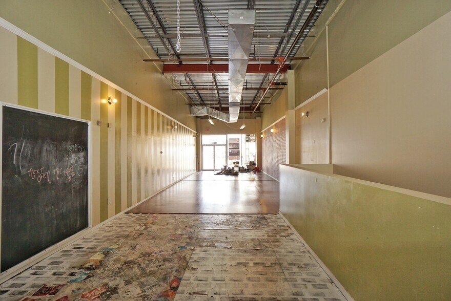More Photos Of 4916 Arthur Kill Rd, Staten Island Storefront Retail Office For Lease
