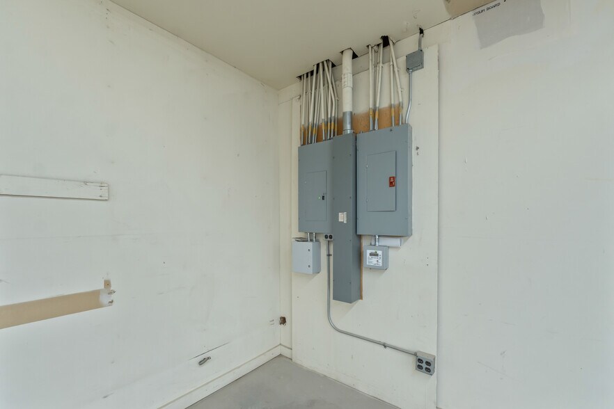 More Photos Of 703 N 7th St, Chewelah Manufacturing For Sale