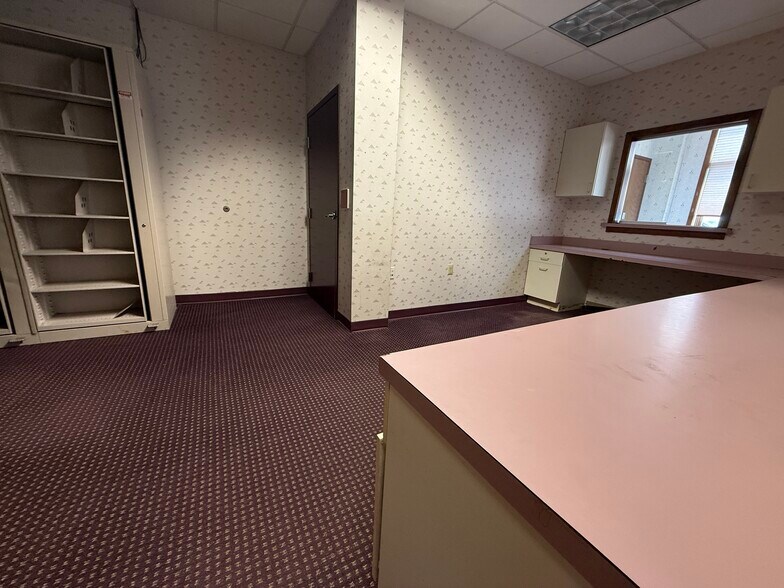 More Photos Of 23 Grand St, Kingston Office For Sale