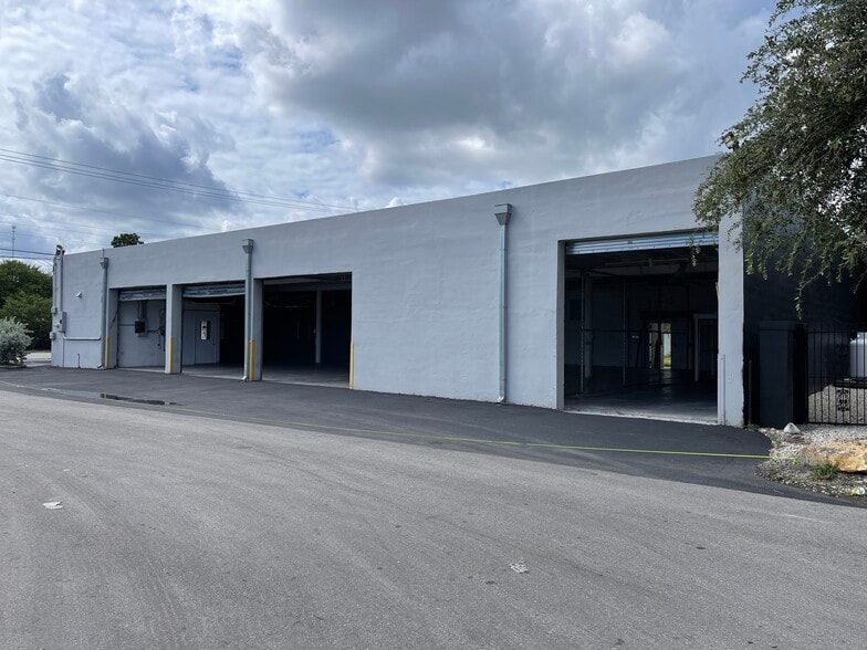 Primary Photo Of 5731 SW 23rd St, West Park Auto Repair For Lease