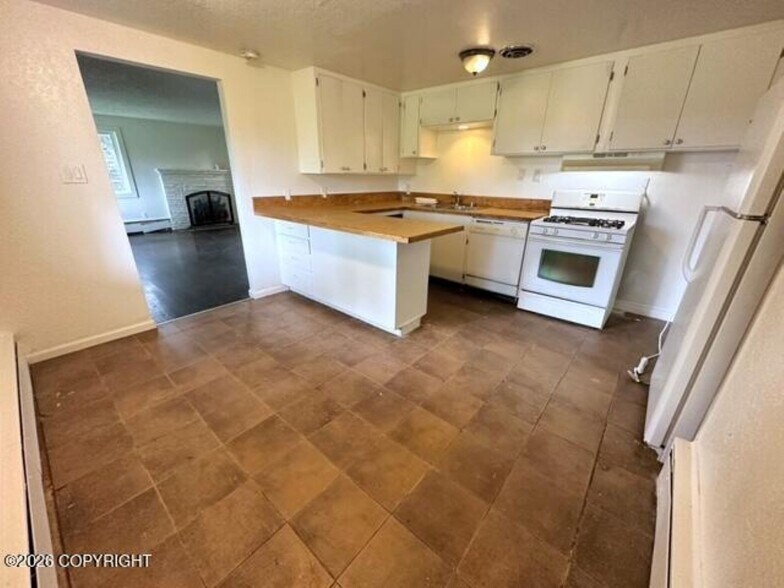 More Photos Of 513 E 15th Ter, Anchorage Apartments For Sale