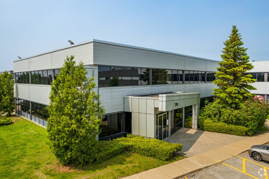 More Photos Of 2103-2167 Boul Dagenais O, Laval Warehouse For Lease