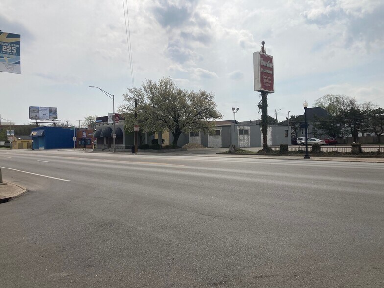 More Photos Of 907 W Broad St, Columbus Restaurant For Sale