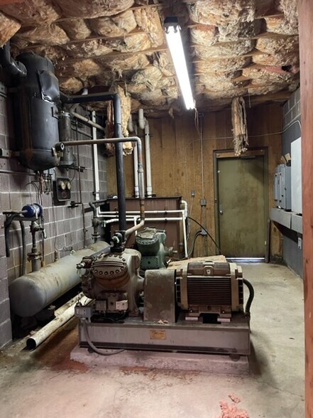 More Photos Of 206 Milton Tpke, Milton Refrigeration Cold Storage For Lease