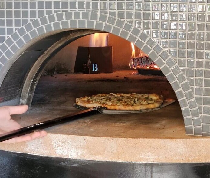 More Photos Of 115 N Shore Dr, Fountain City Restaurant For Sale