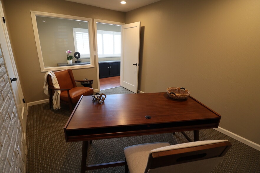 More Photos Of 501 E Washington St, Petaluma Office For Sale