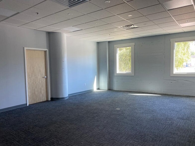 More Photos Of 1 Chestnut St, Nashua Light Manufacturing For Lease