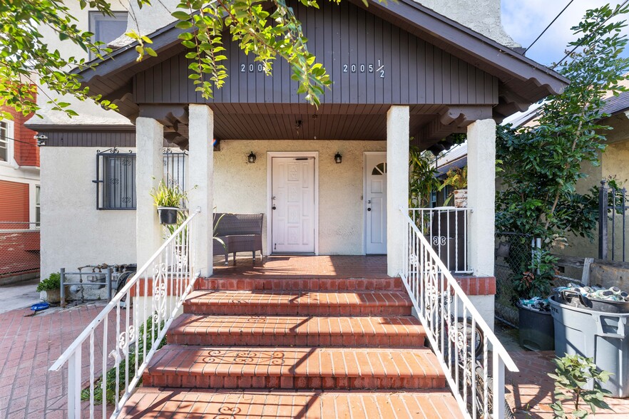 Primary Photo Of 2005 Magnolia Ave, Los Angeles Apartments For Sale