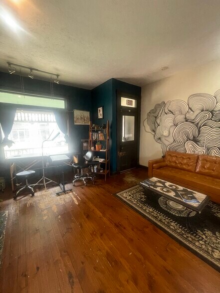 More Photos Of 5817 Ellsworth Ave, Pittsburgh Storefront Retail Office For Lease