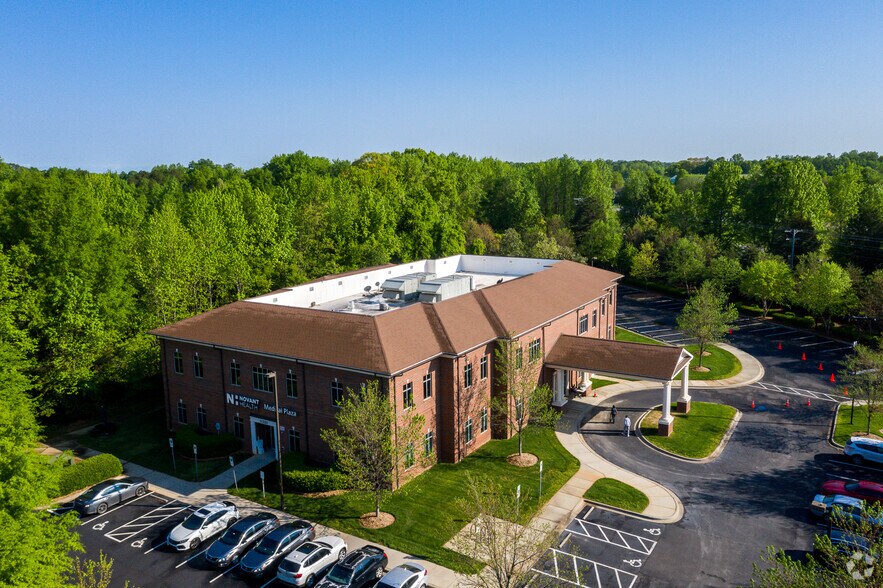More Photos Of 17220 Northcross Dr, Huntersville Medical For Lease