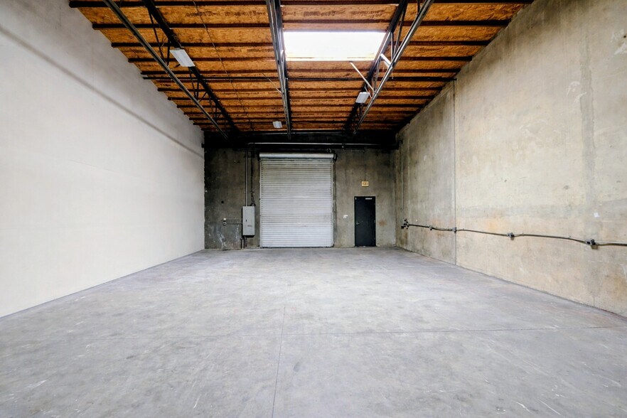 More Photos Of 41705 Elm St, Murrieta Warehouse For Lease