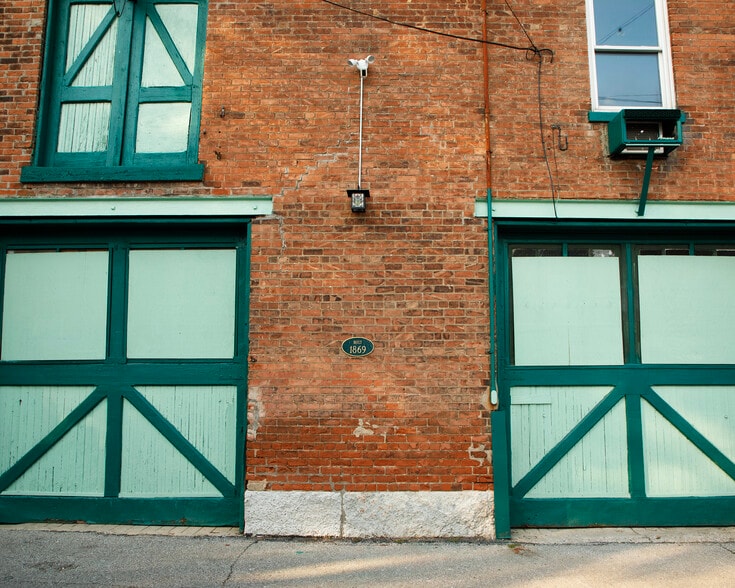 More Photos Of 411 Horace St, Cincinnati Light Manufacturing For Sale