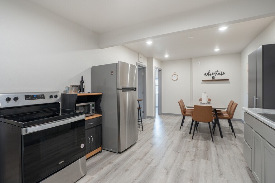 More Photos Of 632 Mount Rushmore Rd, Custer Specialty For Sale