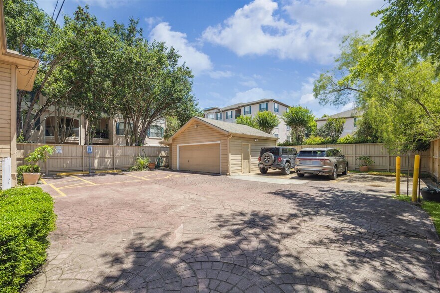 More Photos Of 5135 Edloe St, Houston Office Residential For Sale