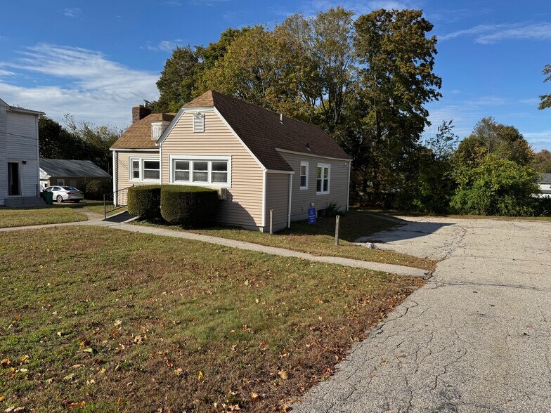 More Photos Of 1567 Centerville Rd, Warwick Office For Sale