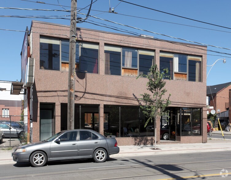 Primary Photo Of 890 Dundas St W, Toronto Office For Lease