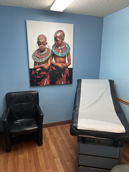 More Photos Of 5709-5715 Market St, Oakland Medical For Sale