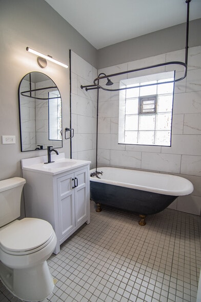 More Photos Of 844 W Lakeside Pl, Chicago Multifamily For Sale