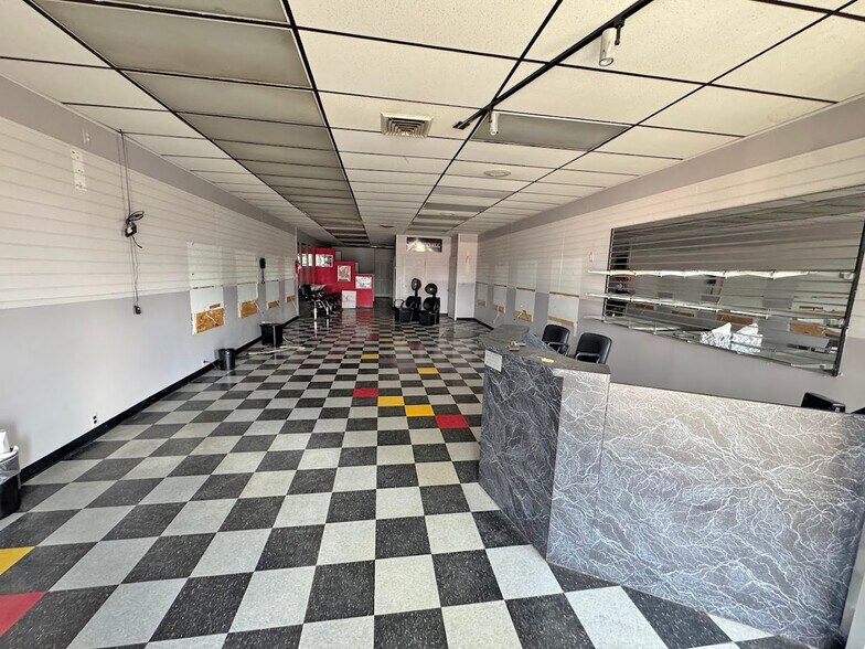 More Photos Of 36454-36474 Groesbeck Hwy, Clinton Township Storefront Retail Office For Lease